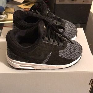 Black Nike’s Toddler